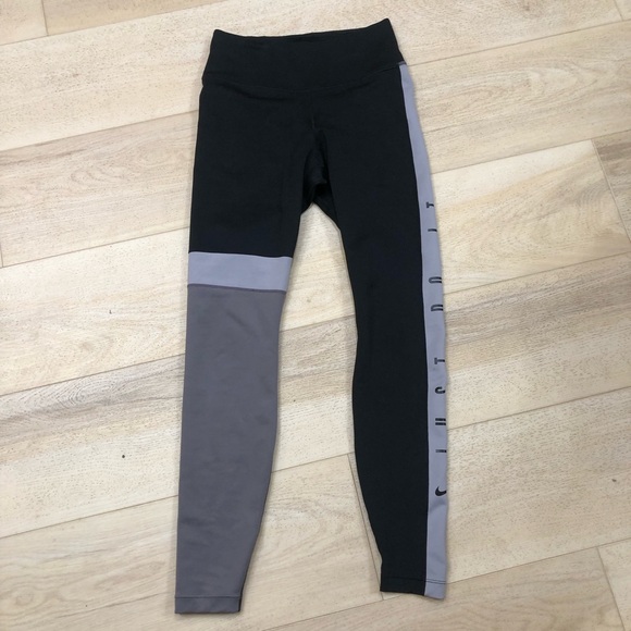 Nike Women’s Black & Gray 'Just Do It' Athletic Leggings - Picture 5 of 6
